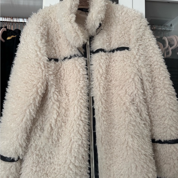 Women's Cozy Cream Teddy Jacket - Picture 2 of 8